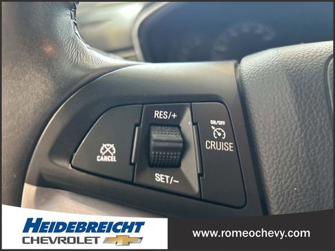 Used 2022 Chevrolet Trax LT w/ LT Convenience Package image 18