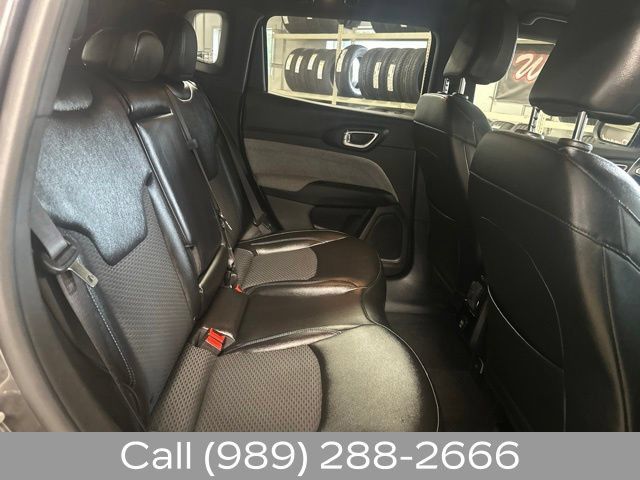 Used 2024 Jeep Compass Latitude AWD/4WD image 17