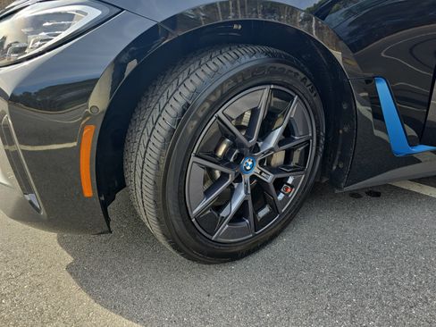 Used 2022 BMW i4 eDrive40 image 32