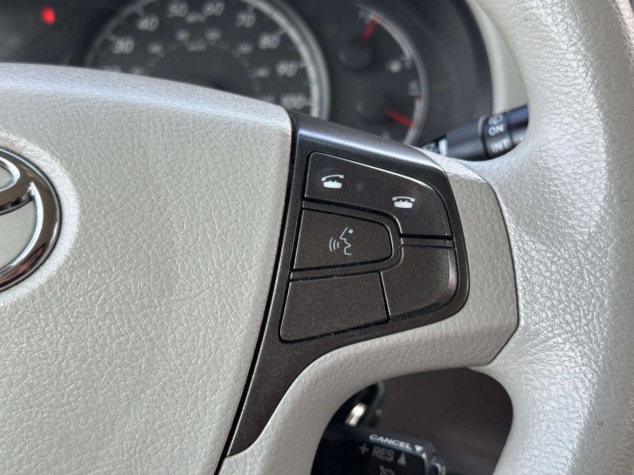 Used 2013 Toyota Sienna LE FWD image 30