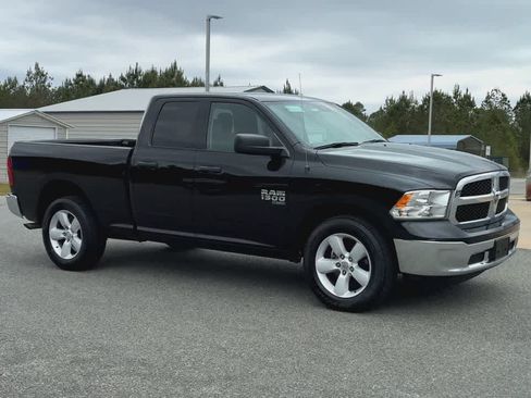 Used 2024 RAM 1500 Classic SLT AWD/4WD image 2