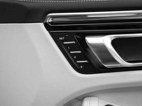 New 2025 Porsche Macan image 37