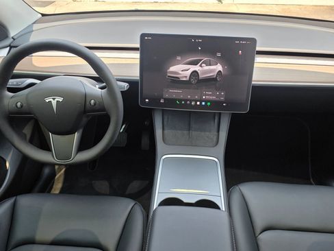 Used 2024 Tesla Model Y Long Range AWD/4WD image 16