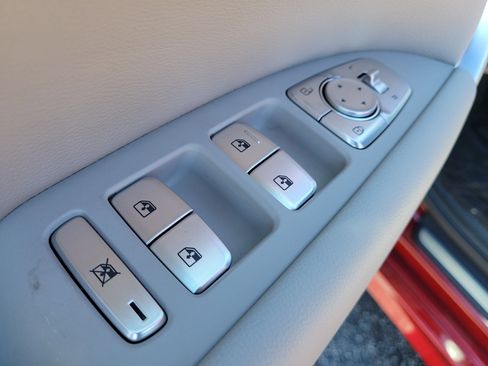 Used 2023 Genesis G70 2.0T RWD image 12