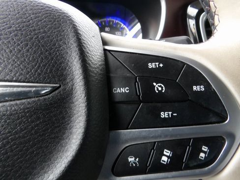 Used 2018 Chrysler Pacifica Limited w/ Tire & Wheel Group image 51