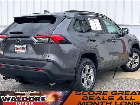 Used 2022 Toyota RAV4 XLE image 17