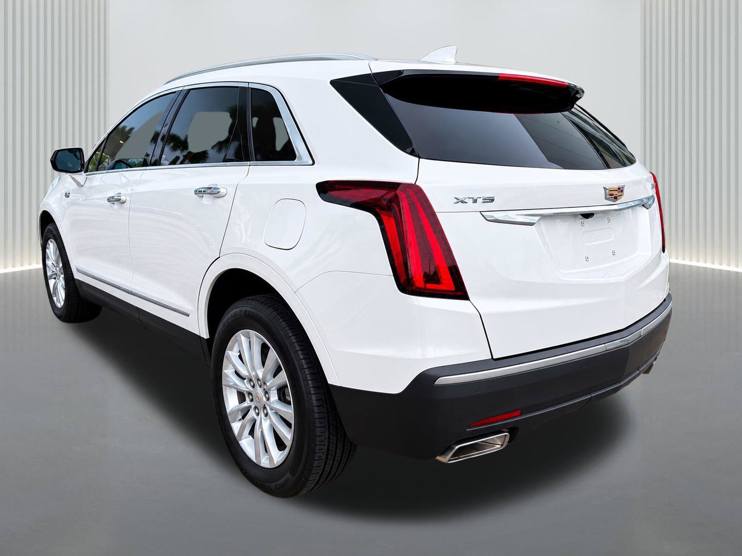 Certified 2023 Cadillac XT5 Luxury FWD image 3