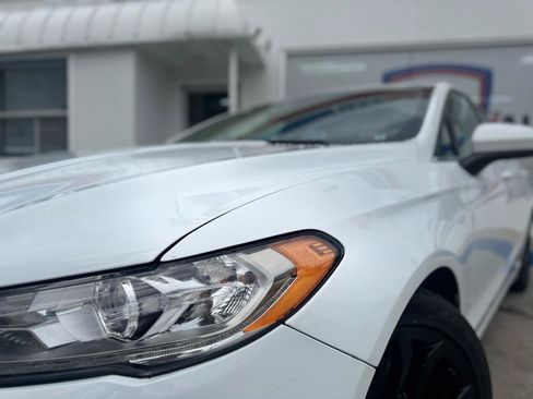 Used 2020 Ford Fusion SE w/ Equipment Group 151A FWD image 4