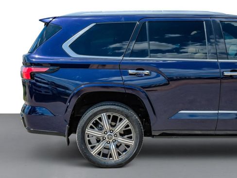Used 2023 Toyota Sequoia Capstone AWD/4WD image 6