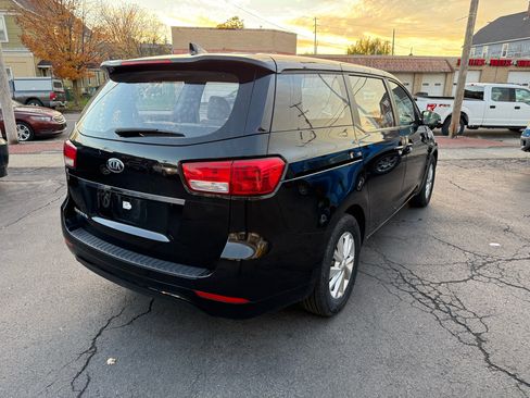 Used 2018 Kia Sedona L image 5