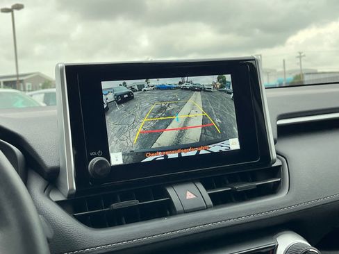 Used 2025 Toyota RAV4 XLE image 17