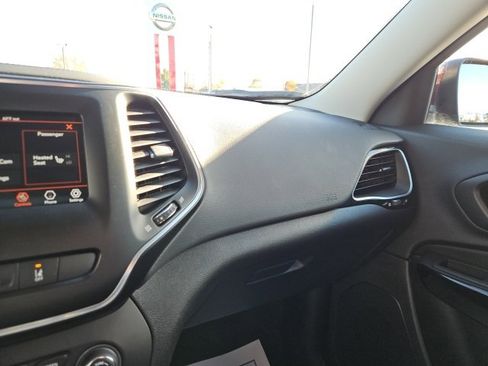 Used 2021 Jeep Cherokee Latitude Plus image 38