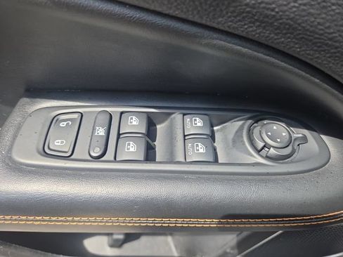 Used 2017 Jeep Compass Limited w/ Navigation Group AWD/4WD image 17
