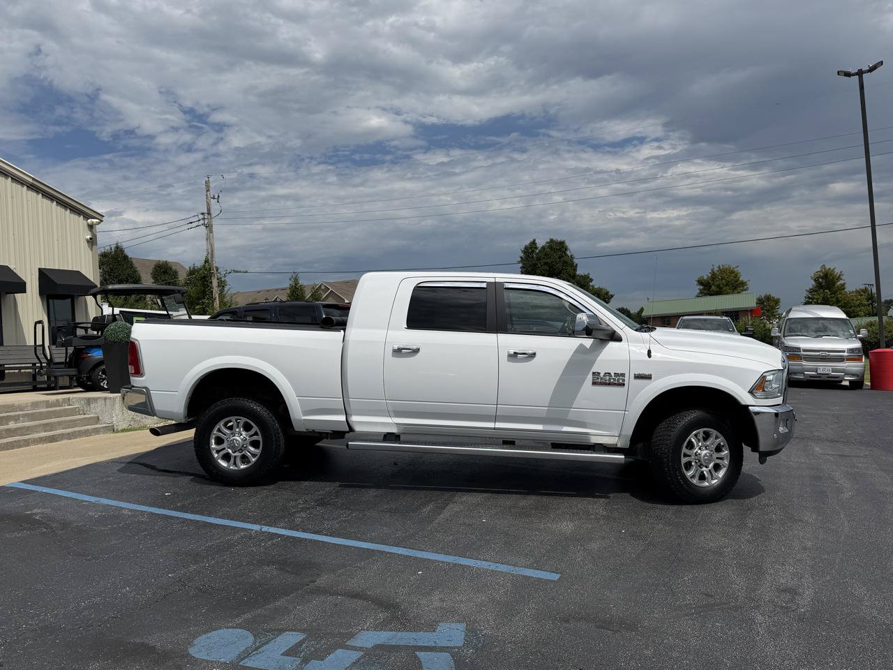 Used 2018 RAM 2500 Laramie AWD/4WD image 2