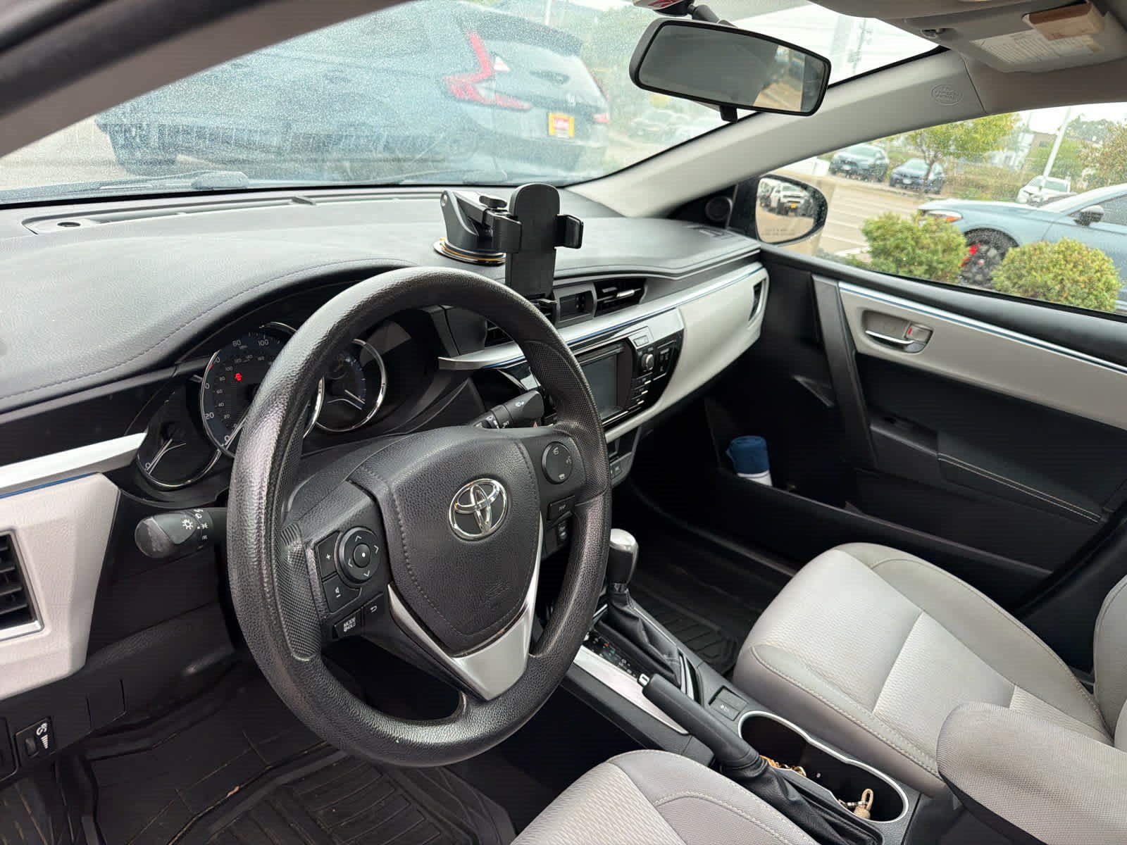 Used 2014 Toyota Corolla LE FWD image 9