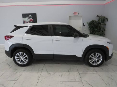 Used 2022 Chevrolet TrailBlazer LS FWD image 3