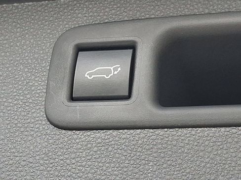 Used 2022 Toyota Highlander XLE image 29