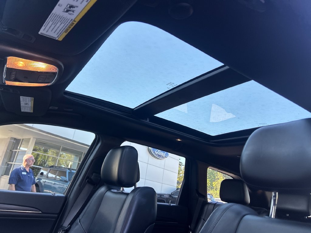 Used 2021 Jeep Grand Cherokee Limited w/ Sun & Sound Group AWD/4WD image 26
