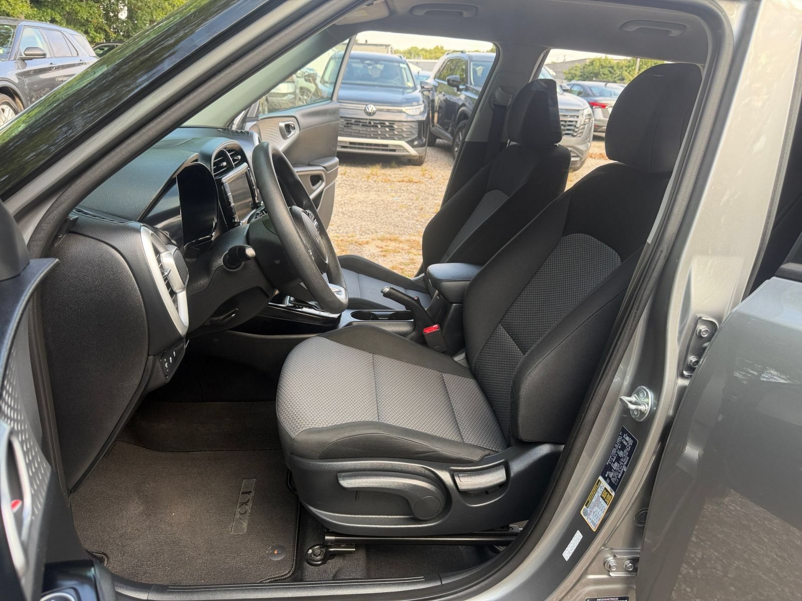 Used 2025 Kia Soul LX w/ LX Technology Package FWD image 25