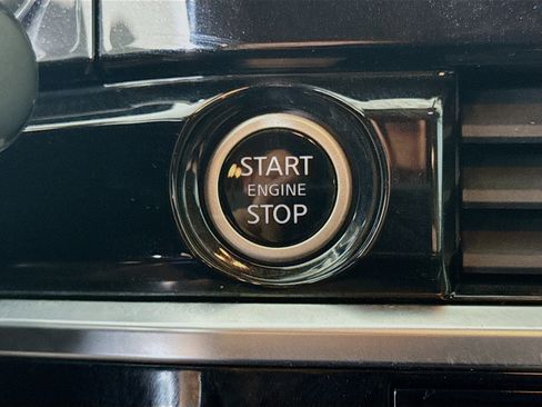 Used 2022 Nissan Pathfinder SV image 21