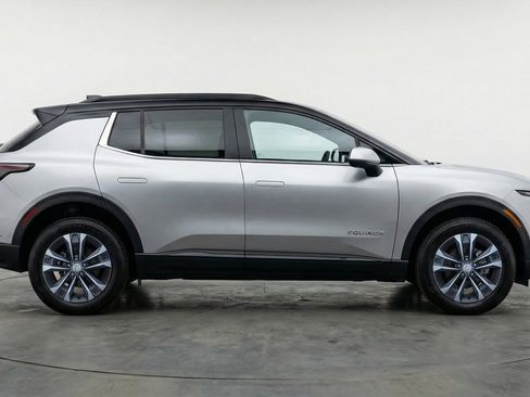 Used 2025 Chevrolet Equinox LT FWD image 11