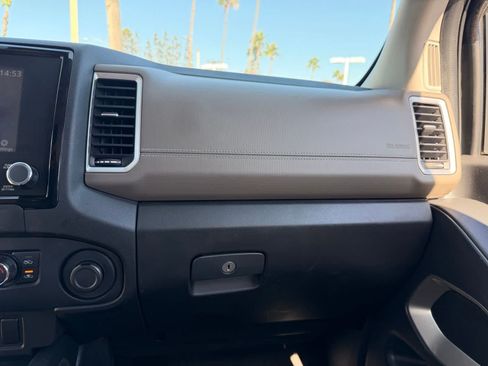 Used 2022 Nissan Frontier SV w/ Technology Package AWD/4WD image 17