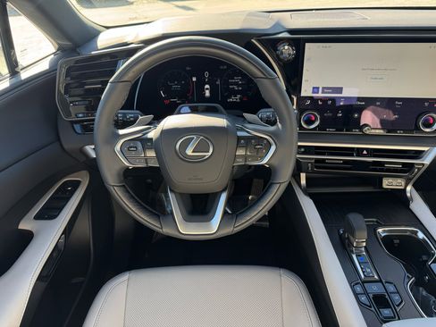 Used 2025 Lexus RX 350 Premium image 5