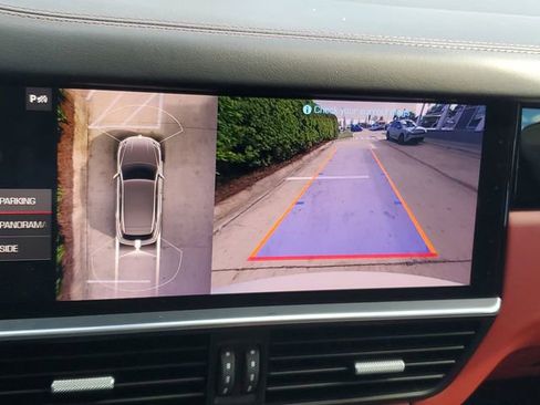 Used 2021 Porsche Cayenne Turbo image 30