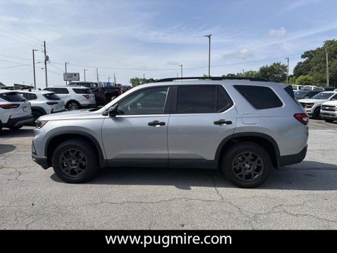 Used 2025 Honda Pilot TrailSport image 4