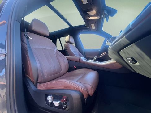 Used 2021 BMW X5 M50i w/ Premium Package image 21