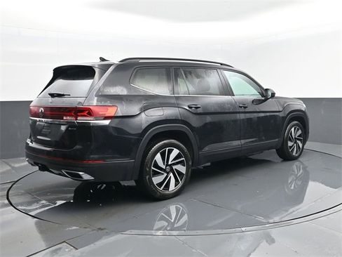 Used 2024 Volkswagen Atlas SE image 25