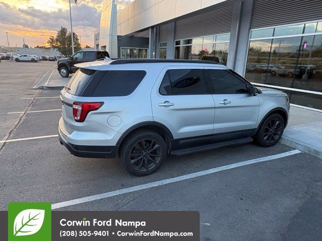 Used 2018 Ford Explorer XLT w/ Equipment Group 202A AWD/4WD image 6