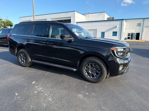 Used 2025 Ford Expedition Active AWD/4WD image 1