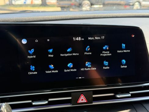 Used 2025 Hyundai Elantra Limited image 21