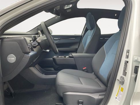 New 2026 Volvo EX30 Cross Country Ultra image 9