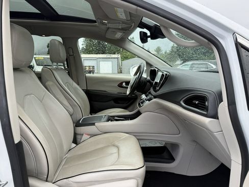 Used 2021 Chrysler Pacifica Limited w/ Premium & Safety Sphere Group AWD/4WD image 9