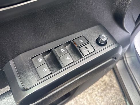 Used 2022 Toyota Tacoma SR AWD/4WD image 11