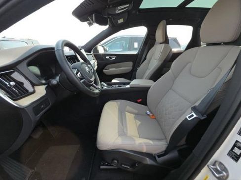 Used 2026 Volvo XC60 B5 Plus AWD/4WD image 4