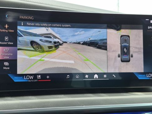 Used 2025 BMW 740i w/ Premium Package RWD image 31