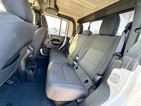 Used 2022 Jeep Gladiator Willys image 26