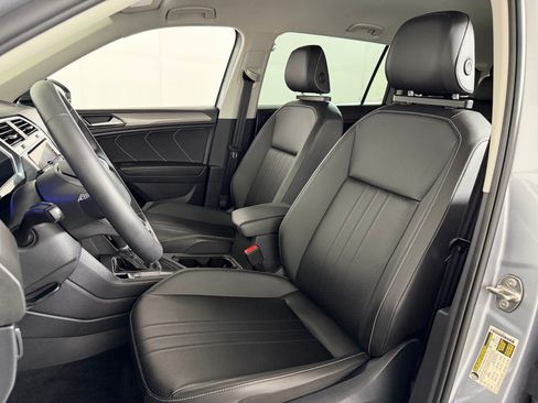 Used 2022 Volkswagen Tiguan SE FWD image 4