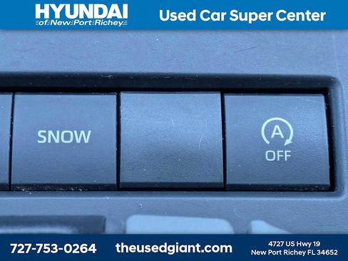 Used 2020 Toyota Highlander XLE FWD image 34