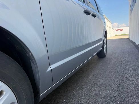 Used 2019 Dodge Grand Caravan SE FWD image 5