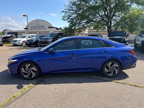 Used 2025 Hyundai Elantra Limited FWD image 8