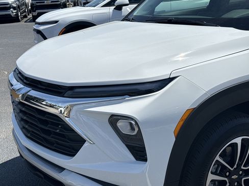 Used 2025 Chevrolet TrailBlazer LT AWD/4WD image 6