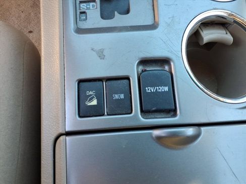 Used 2010 Toyota Highlander Base image 25