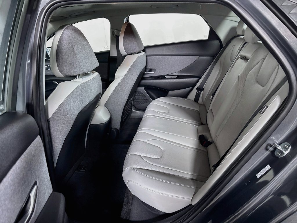 Used 2024 Hyundai Elantra Limited FWD image 21