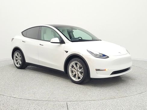 Used 2021 Tesla Model Y Long Range image 3