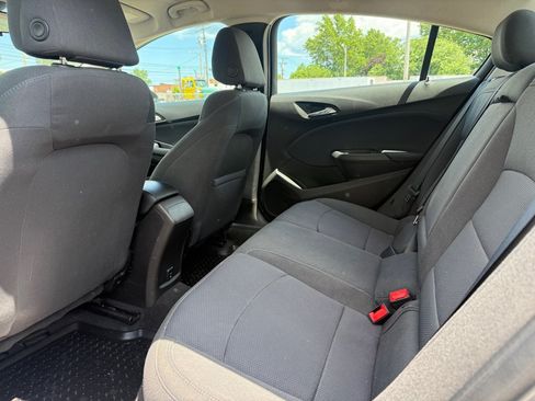 Used 2018 Chevrolet Cruze LT w/ Convenience Package FWD image 11