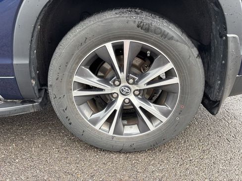 Used 2016 Toyota Highlander XLE FWD image 7